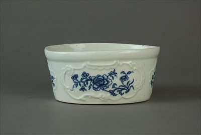 Lot 359 - A very rare Worcester potted meat pot