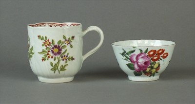 Lot 360 - Worcester tea bowl and coffee cup, circa 1760 and 1780