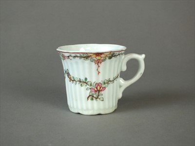 Lot 365 - An early Worcester reeded coffee can