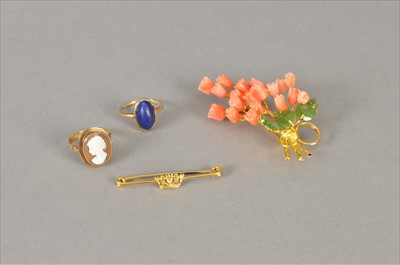 Lot 106 - A small collection of jewellery