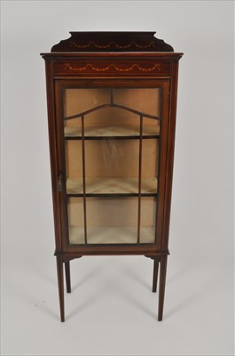 Lot 579 - A small Edwardian inlaid mahogany display cabinet