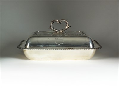 Lot 9 - A George IV silver entrée dish and cover