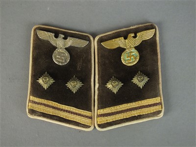 Lot 274 - A matched set of German Third Reich collar...