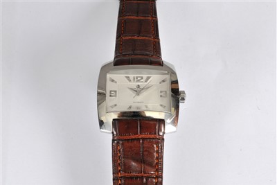 Lot 178 - A Gentlemans Baume & Mercier Curvex Wristwatch