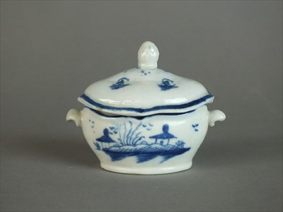 Lot 272 - Caughley 'Island' pattern toy tureen and cover, circa 1785-90