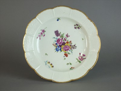 Lot 384 - Worcester plate with ozier-moulded border, circa 1775