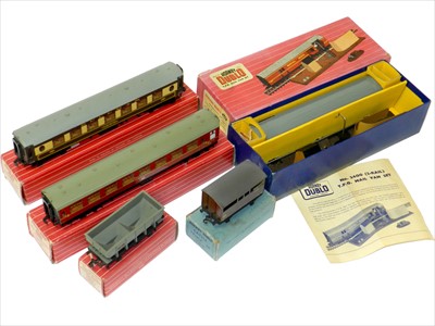 Lot 583 - Hornby Dublo Boxed Rolling Stock
