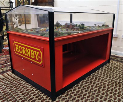 Lot 580 - Hornby ex-shop Display Train Layout, Skaledale buildings, Trains and Accessories