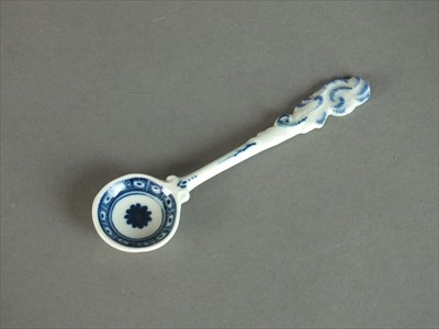 Lot 394 - A Worcester mustard or condiment spoon, circa 1770