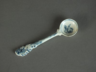 Lot 395 - A Worcester mustard or condiment spoon, circa 1770