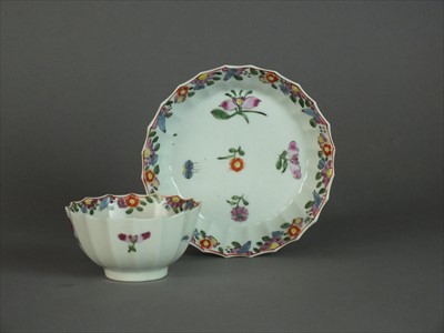 Lot 399 - Worcester teabowl and saucer, circa 1768