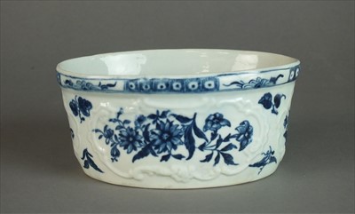 Lot 406 - Rare Worcester potted meat pot, circa 1760