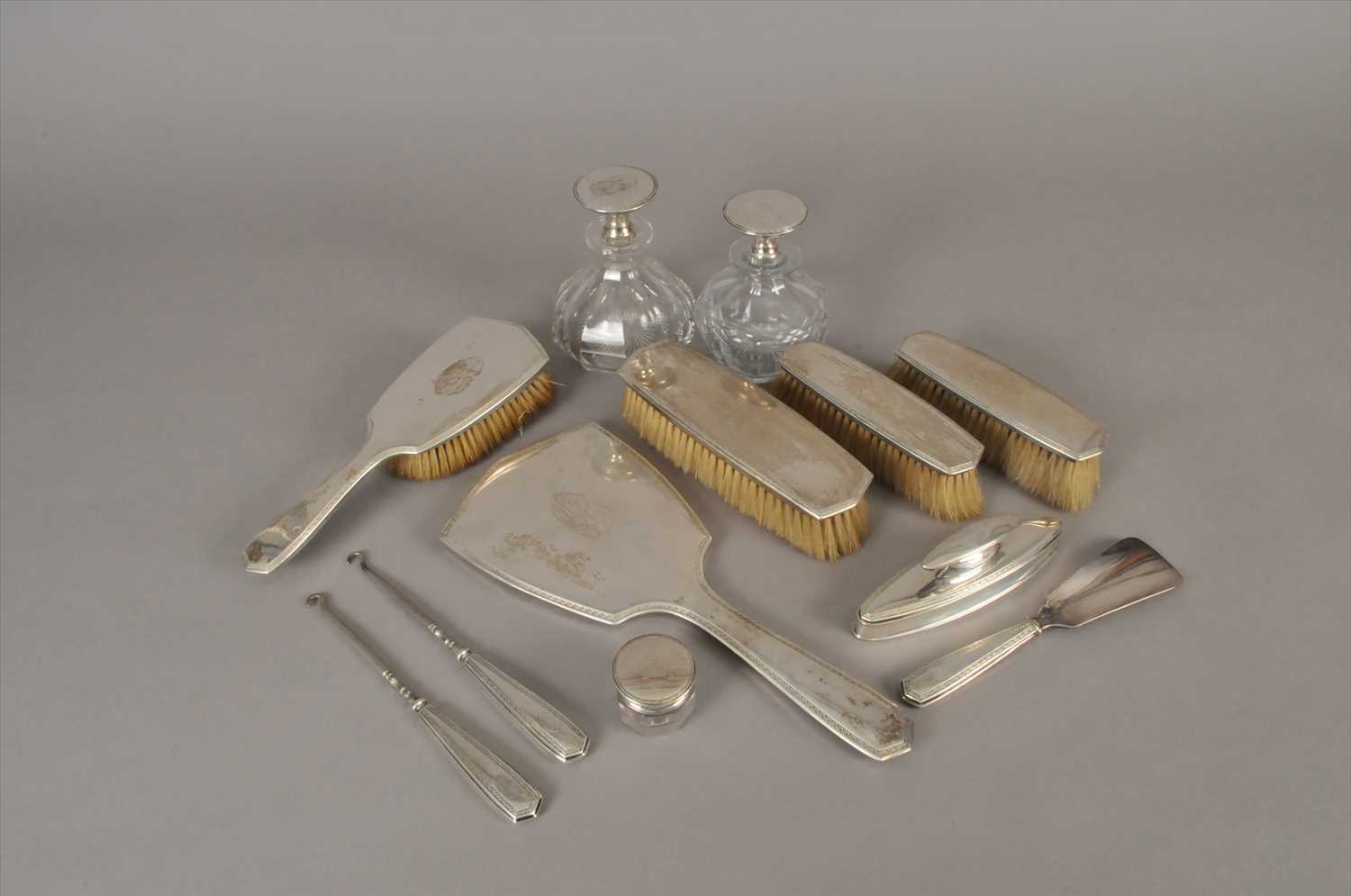 Lot 9 - A collection of dressing table wares