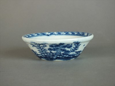 Lot 284 - Caughley tart or patty pan, circa 1780