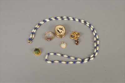 Lot 123 - A small collection of jewellery