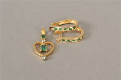 Lot 115 - Emerald and diamond pendant and earrings