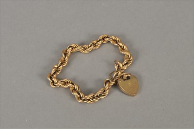 Lot 80 - A 9ct gold bracelet