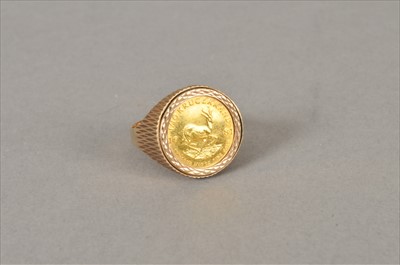 Lot 109 - A coin set ring