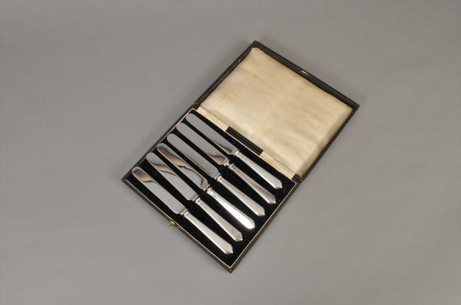 Lot 26 - A cased set of six silver handled side knives