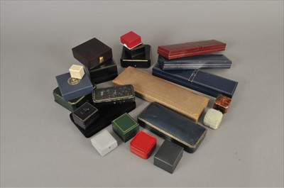 Lot 95 - A large collection of jewellery boxes