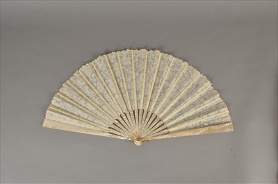 Lot 74 - A mother of pearl lace fan