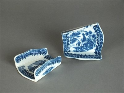 Lot 290 - Two Caughley asparagus servers