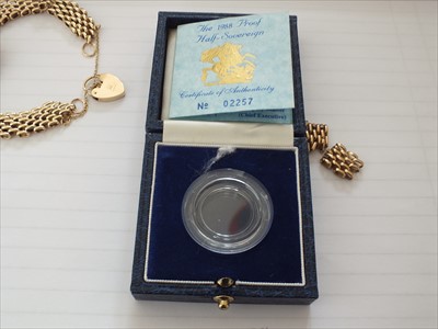 Lot 76 - A half sovereign bracelet
