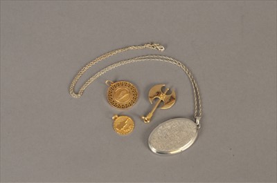 Lot 134 - A small collection of jewellery