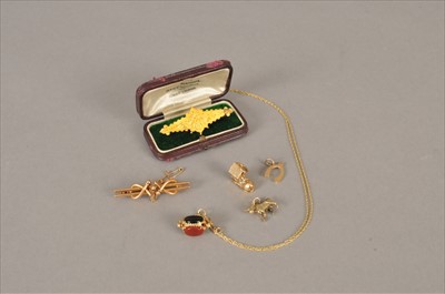 Lot 117 - A small collection of jewellery