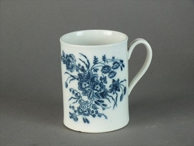 Lot 293 - Caughley 'Bouquets' mug, circa 1776-94