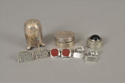 Lot 51 - A collection of silver and plate