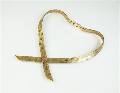 Lot 104 - A 9ct gold brick link necklace