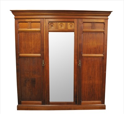 Lot 394 - An early 20th century triple oak wardrobe