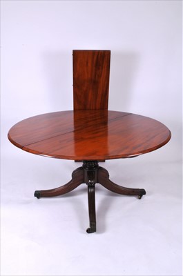 Lot 395 - A Victorian mahogany dining table