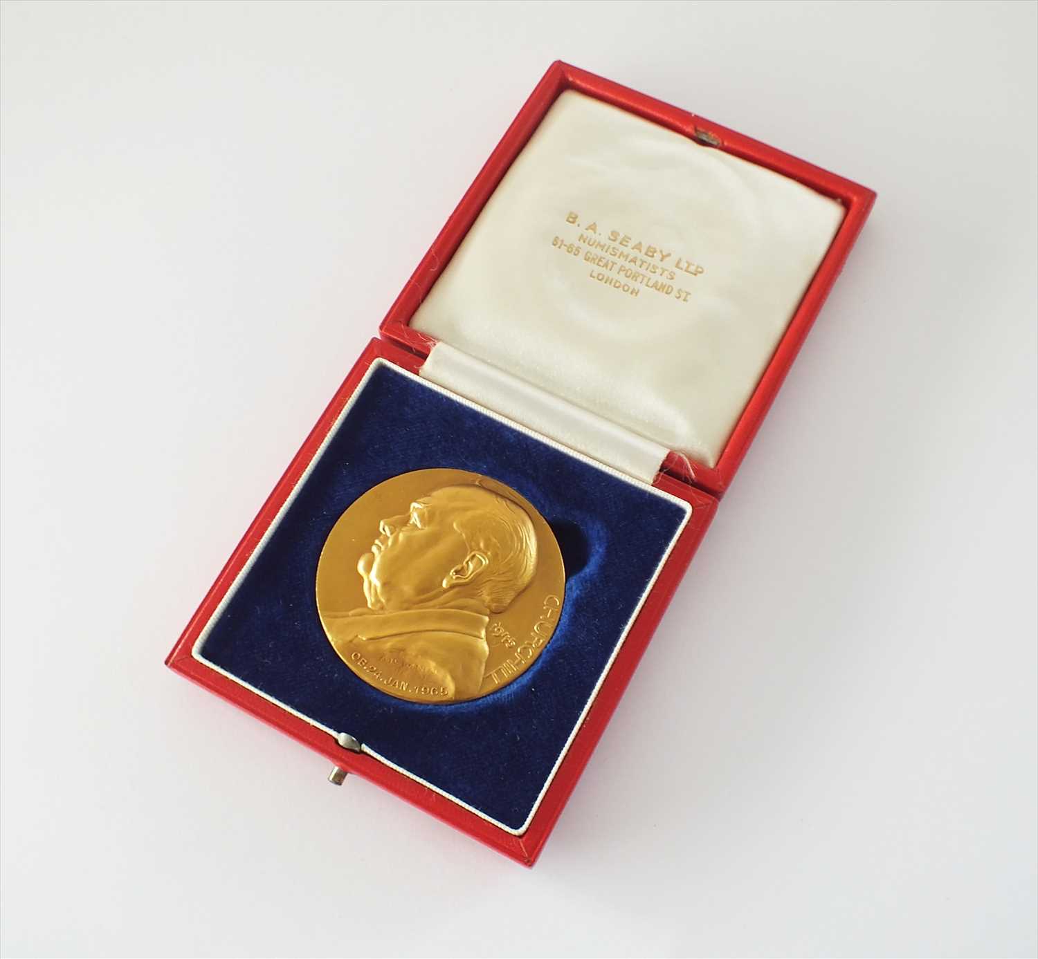 Lot 253 - A 9ct gold 'Death of Winston Churchill 24th Jan 1965' medal
