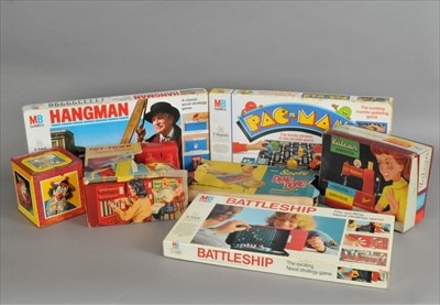 Lot 258 - A small selection of 20th century toys and effects