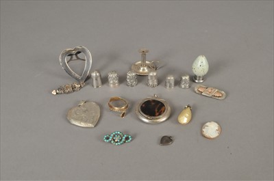 Lot 68 - A small collection of silver and bijouterie