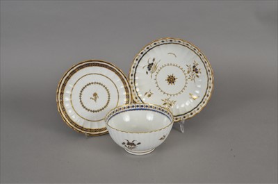 Lot 170 - Caughley slop bowl, dish and a Derby plate