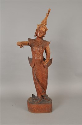 Lot 517 - A tall carved Balinese hardwood figure