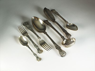 Lot 10 - A collection of Queens pattern silver flatware