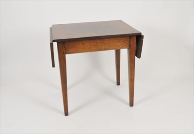 Lot 606 - A small oak Pembroke type table