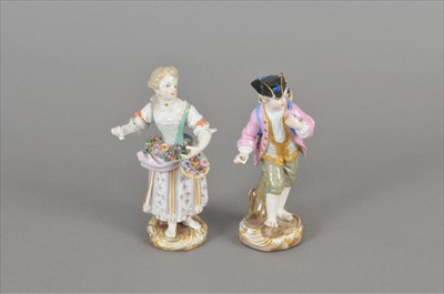 Lot 175 - A pair of Meissen flower sellers