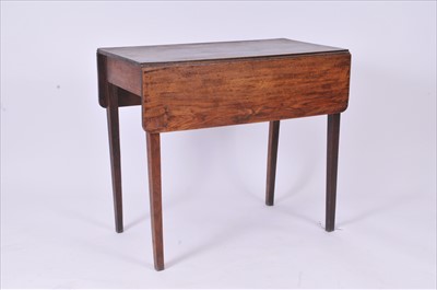Lot 553 - An early 20th century oak gateleg table