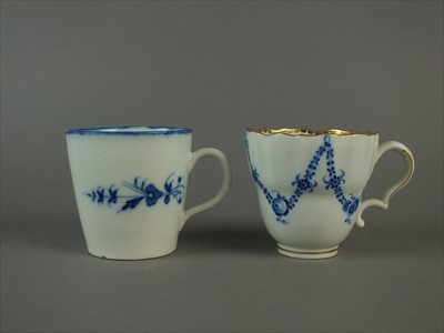 Lot 314 - Two Caughley cups, circa 1785-90
