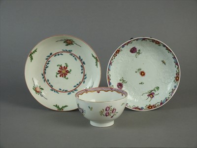 Lot 487 - Worcester tea bowl and two saucers, circa 1760-70