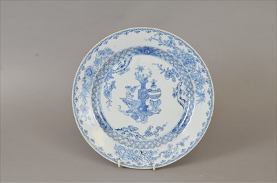 Lot 447 - A Chinese blue and white export plate