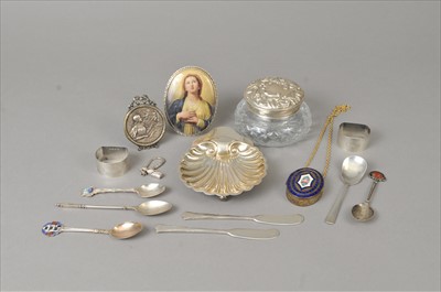 Lot 344 - A small collection of silver and white metal
