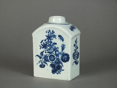 Lot 513 - A Lowestoft tea caddy
