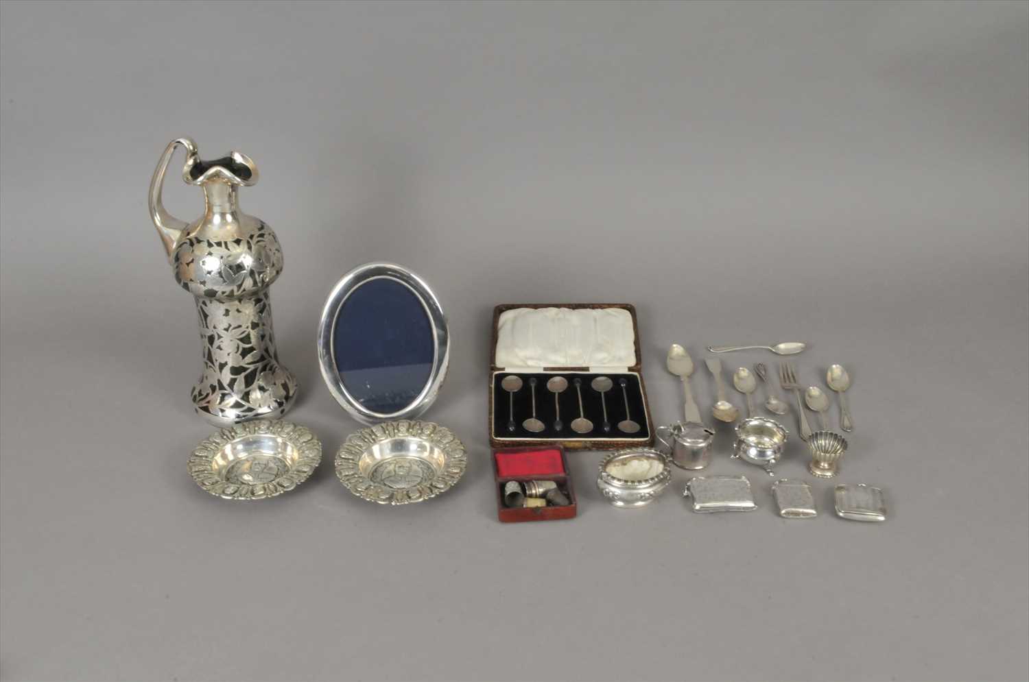 Lot 36 - A small collection of silver