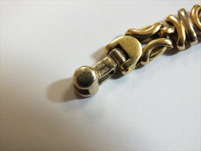 Lot 54 - An 18ct gold bracelet